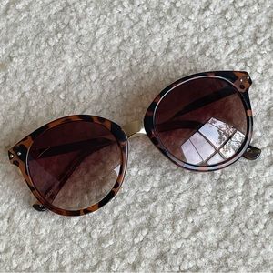 H&M tortoise-shell style sunnies. Brown lens, gold hardware.